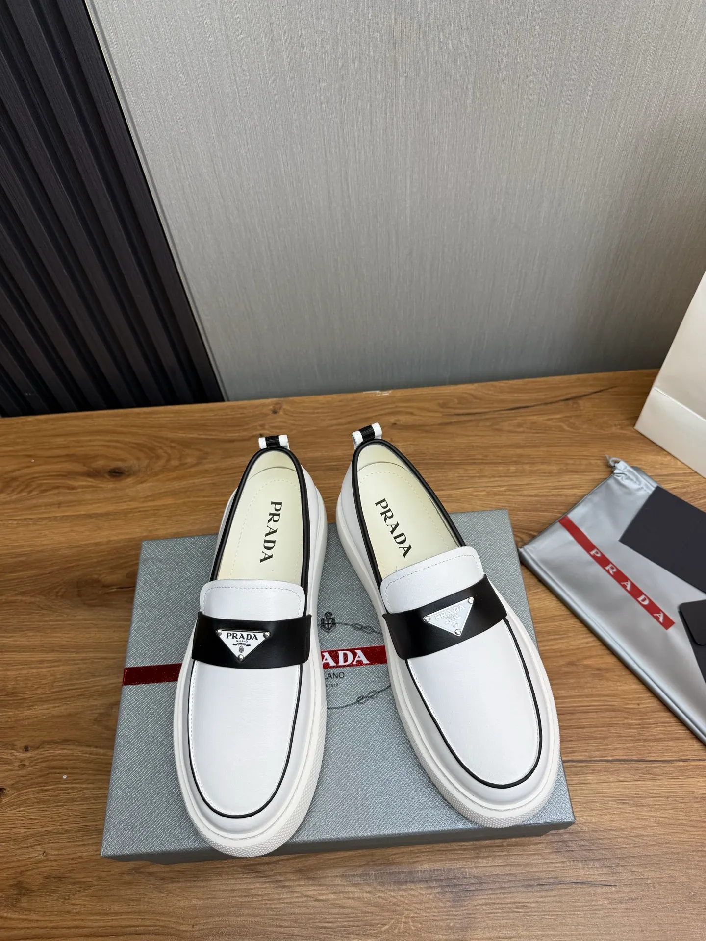 Factory price 580💰 [PRADA] Men's shoes are popular in the counter, official website is synchronized, 1 high-quality shipment ✔️Original cowhide + cowhide lining, 1🆚1 replica, original sole, 38-45 (45 customized, non-refundable)